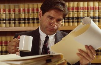 W jakich przypadkach opłaca się skorzystać z pomocy prawnika?